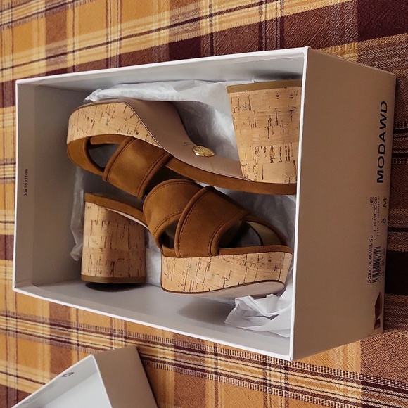 🆕️Veronica Beard Dory sandals, caramel - Picture 9 of 12